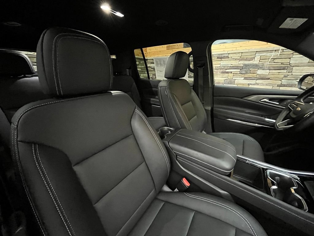 Used 2025 Chevrolet Traverse LT w/ Driver Confidence Package AWD/4WD image 28
