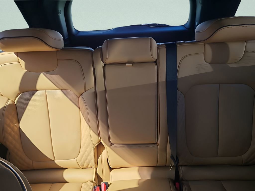 Used 2025 Jeep Grand Cherokee Summit image 5