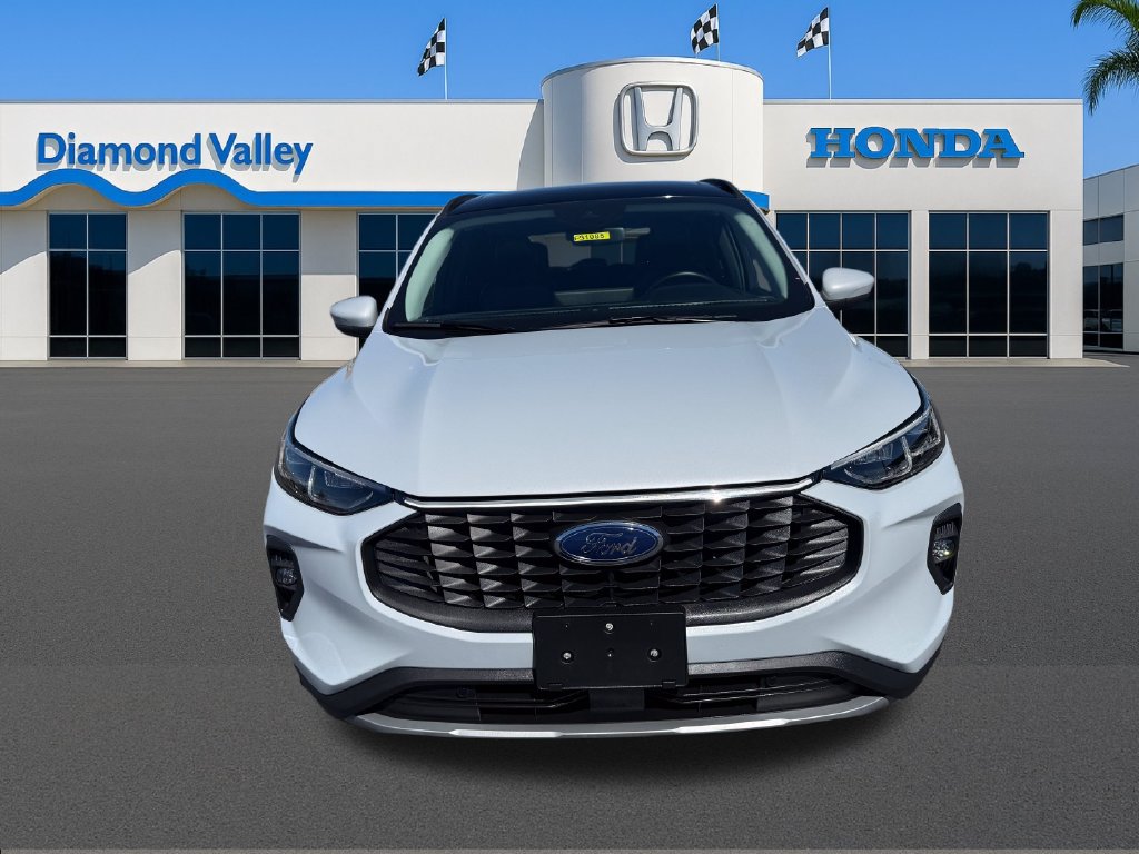 Used 2025 Ford Escape Platinum AWD/4WD image 2