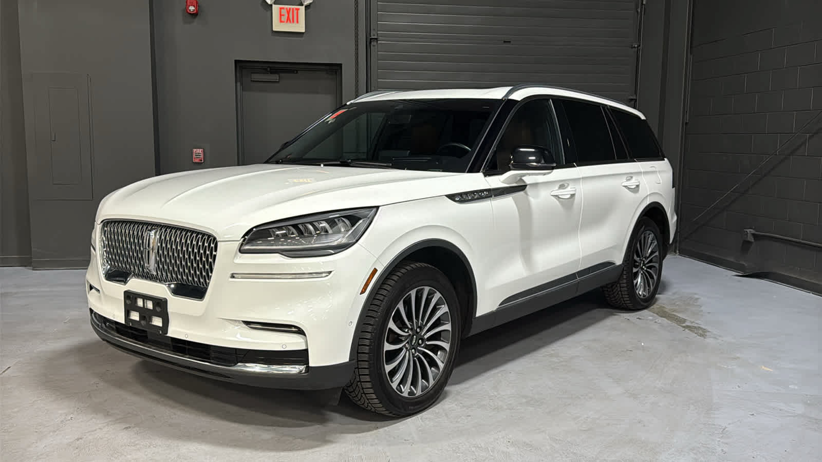 Used 2023 Lincoln Aviator Reserve w/ Equipment Group 201A AWD/4WD image 3