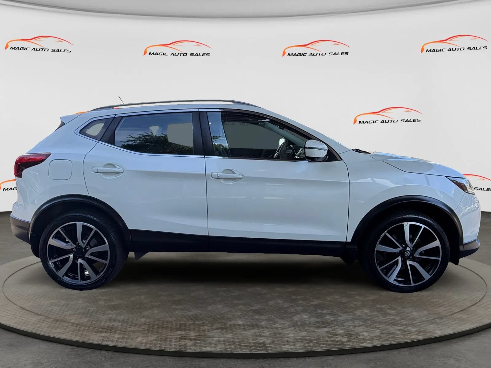 Used 2017 Nissan Rogue Sport SL w/ SL Premium Package AWD/4WD image 6