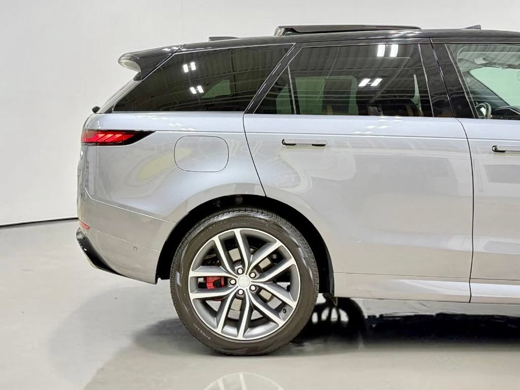 Used 2023 Land Rover Range Rover Sport SE Dynamic AWD/4WD image 6