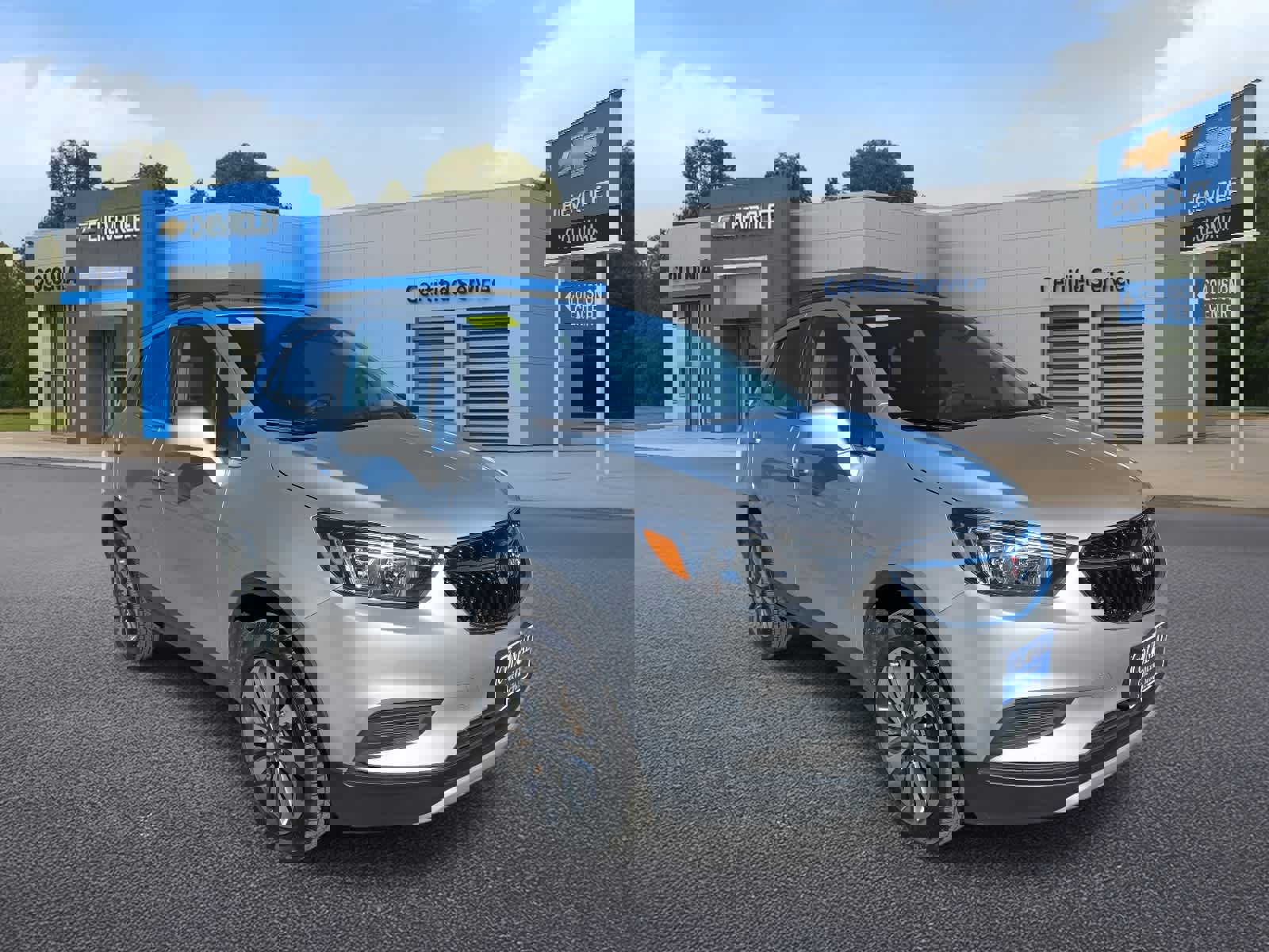 Used 2022 Buick Encore Preferred image 2