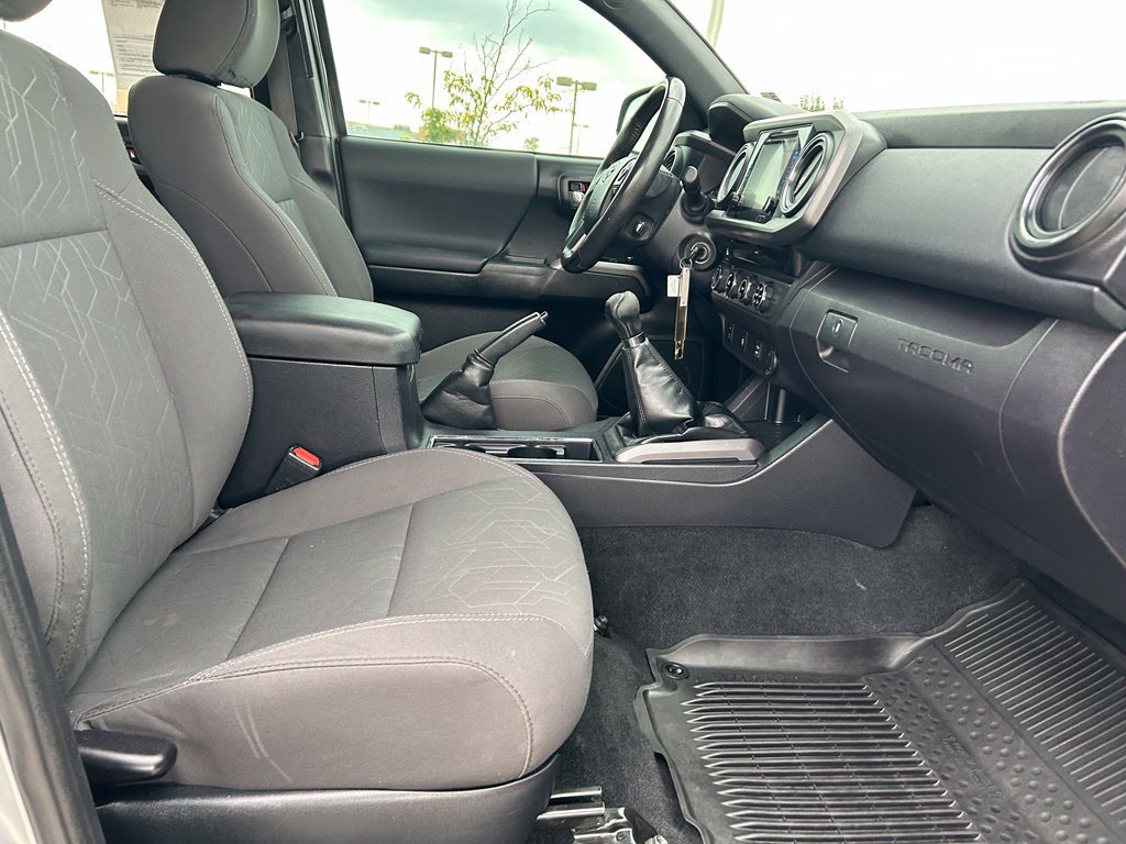 Used 2017 Toyota Tacoma TRD Off-Road w/ Tow Package AWD/4WD image 31