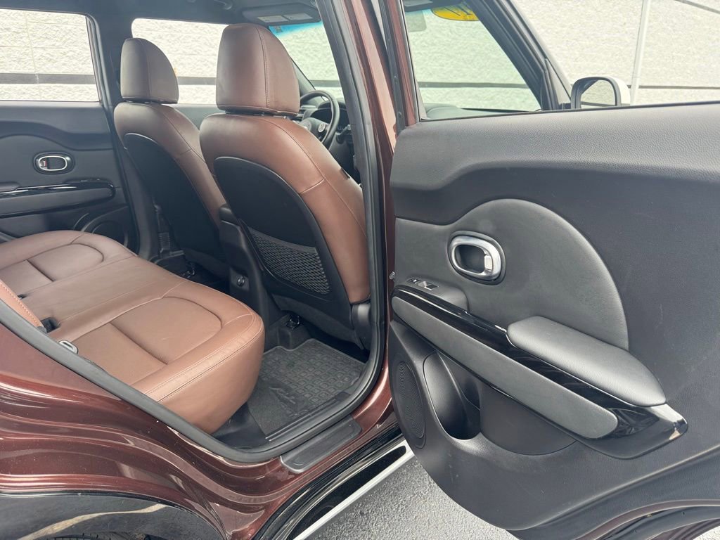 Used 2017 Kia Soul + FWD image 33