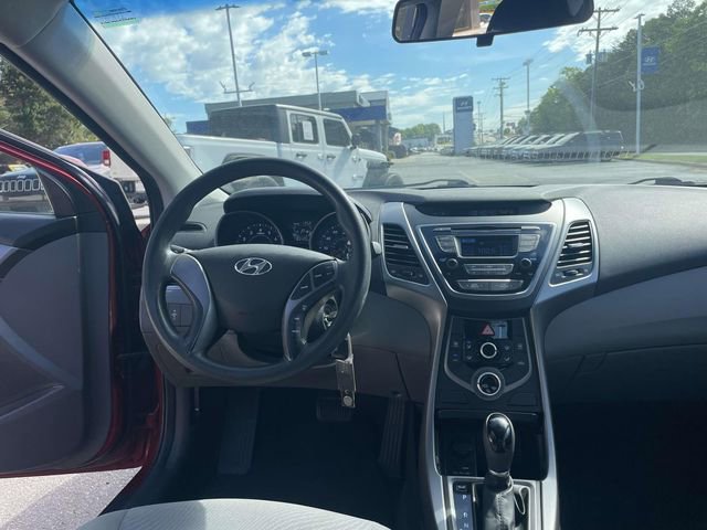 Used 2014 Hyundai Elantra SE image 11