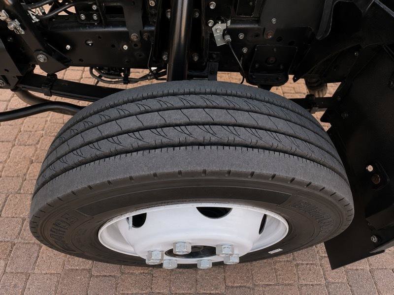 Used 2018 Isuzu NPR RWD image 15