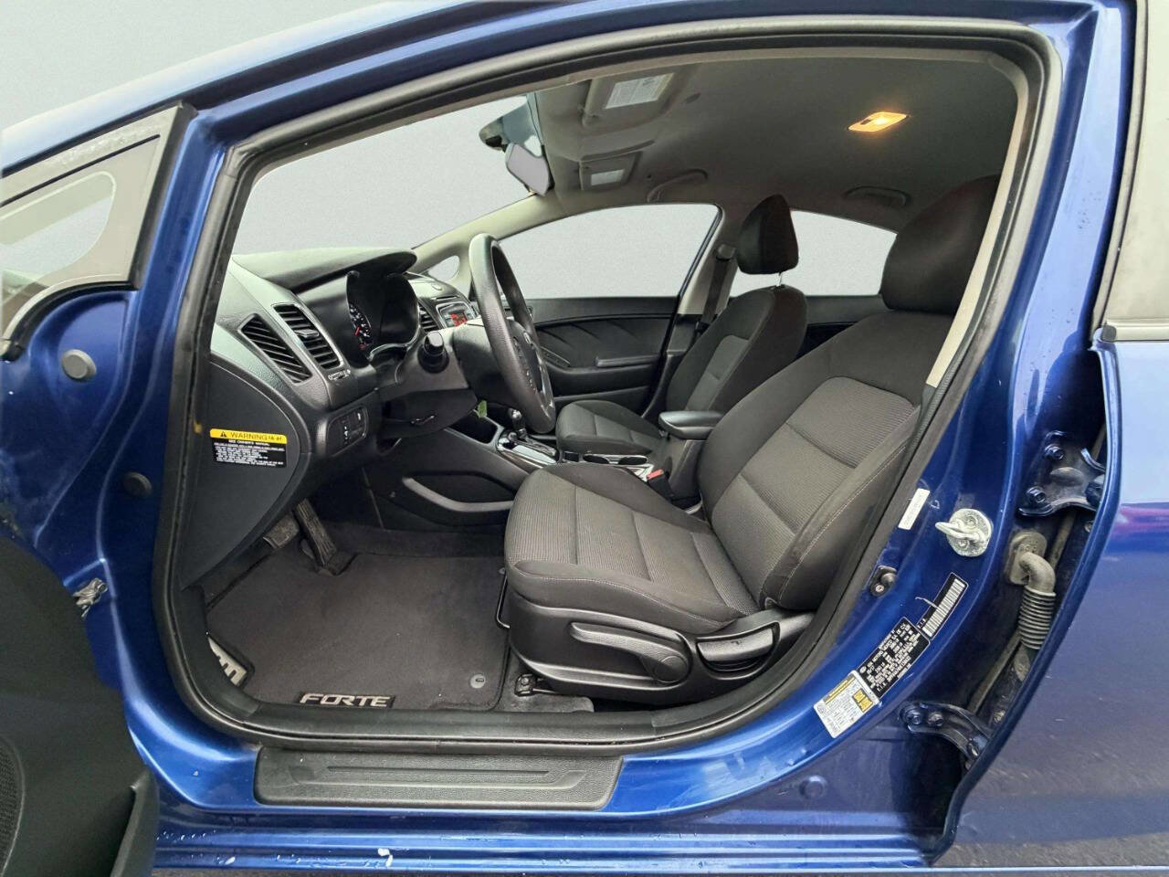 Used 2017 Kia Forte LX image 11
