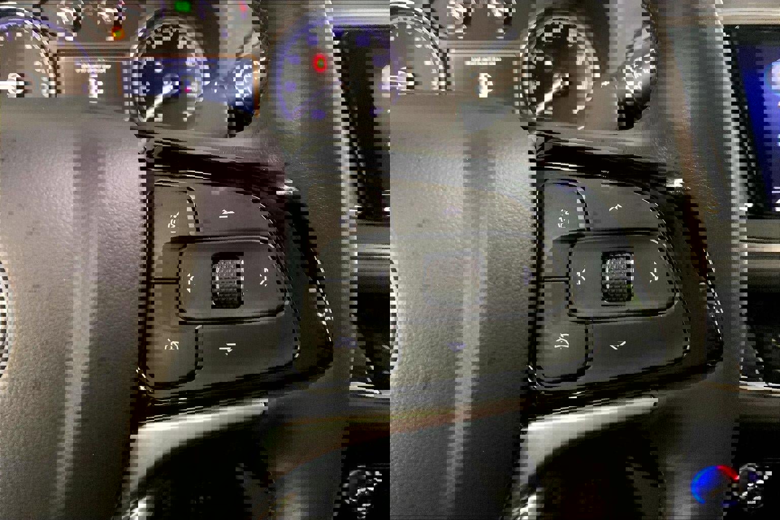 Used 2023 Buick Enclave Essence image 19