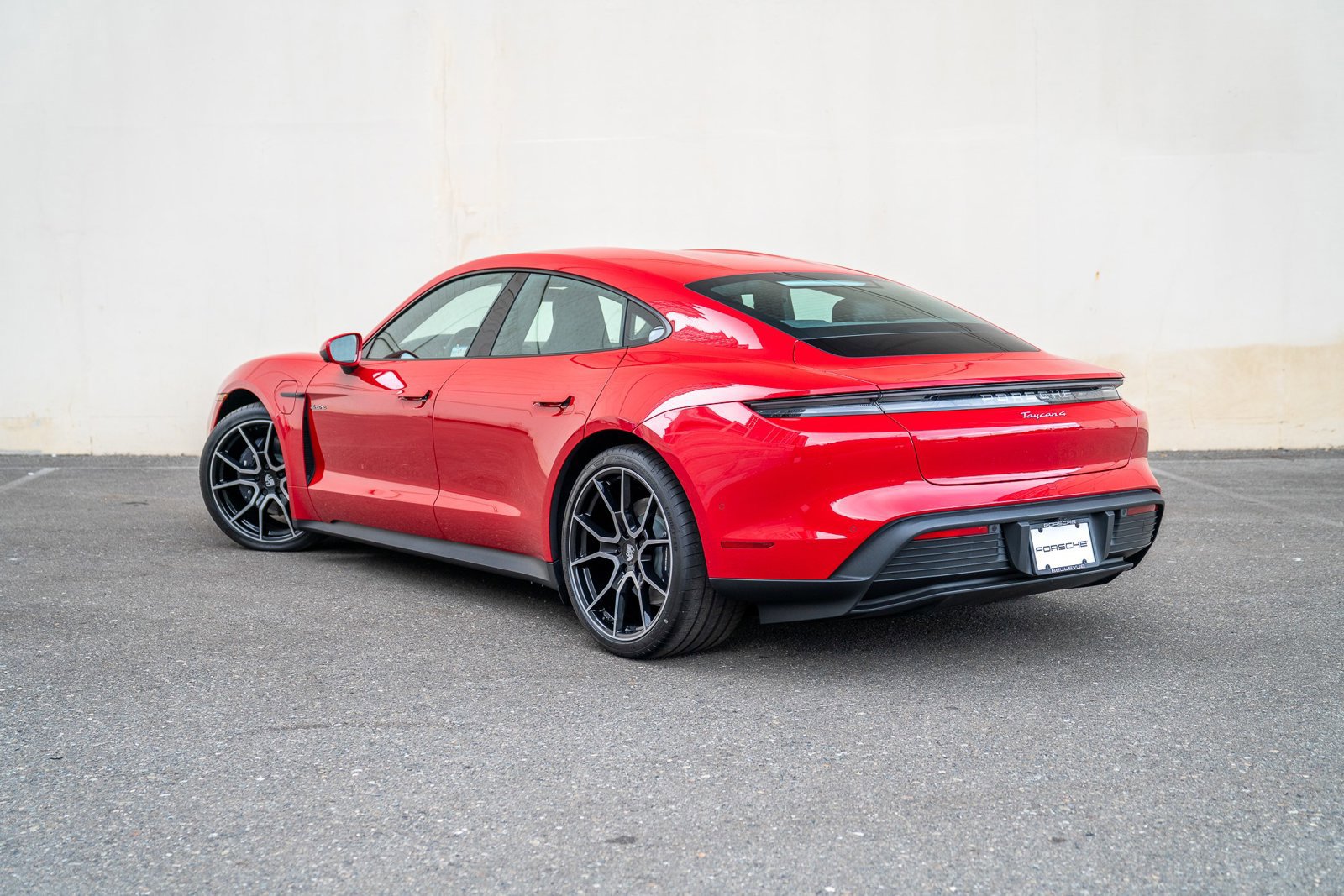 Used 2025 Porsche Taycan image 3