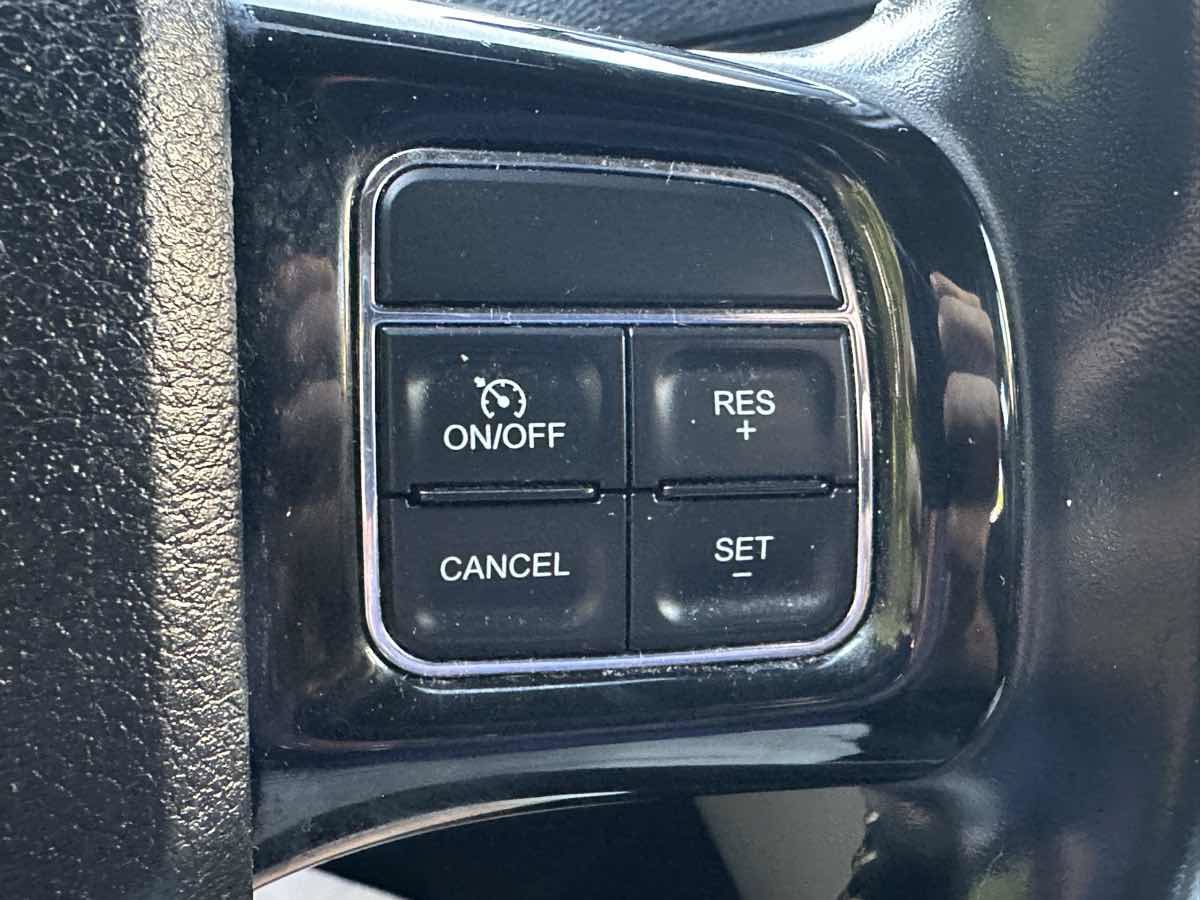 Used 2020 Dodge Grand Caravan SXT FWD image 28