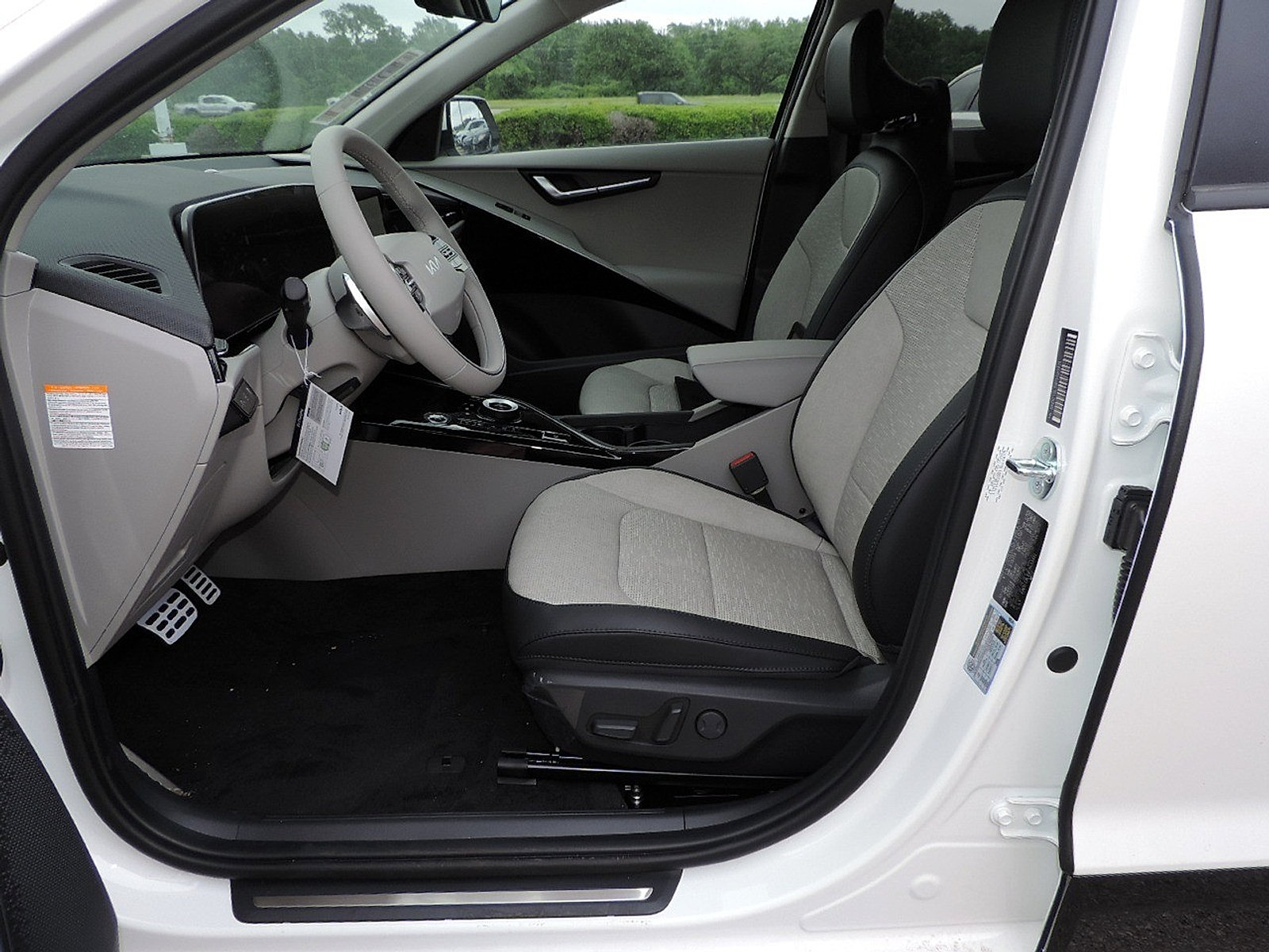 Used 2023 Kia Niro Wave FWD image 14