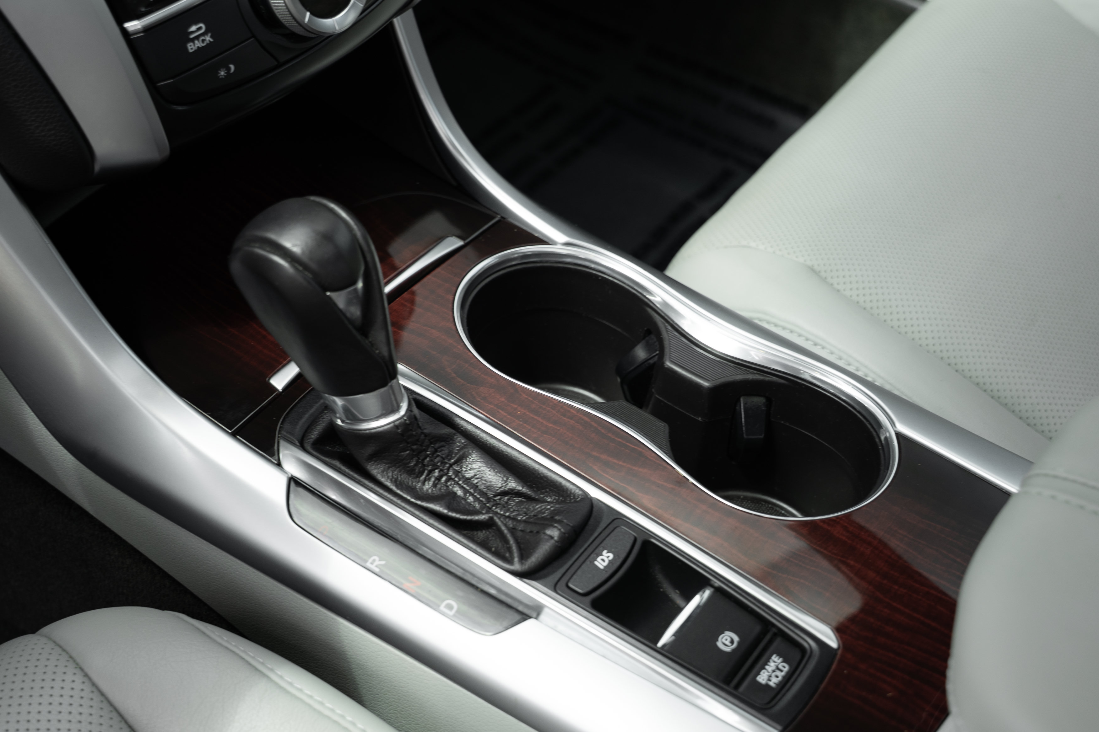 Used 2015 Acura TLX w/ Technology Package FWD image 17