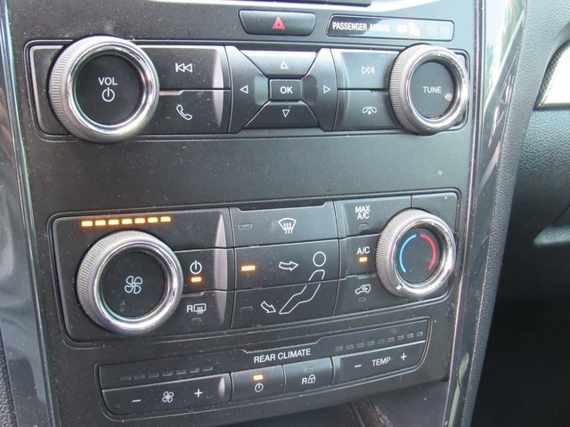 Used 2018 Ford Explorer XLT image 16