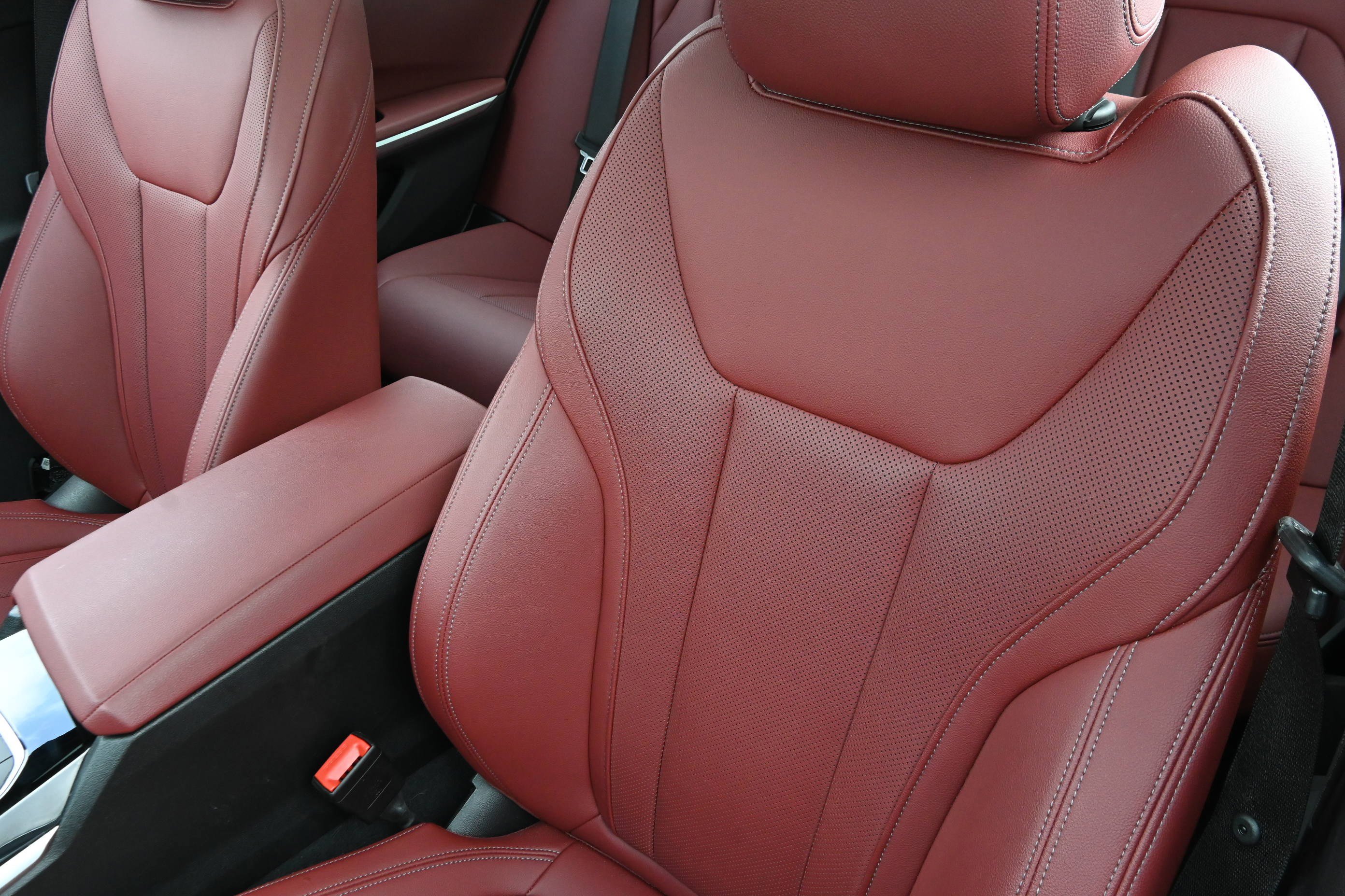 Certified 2024 BMW 330i Sedan w/ Premium Package image 9