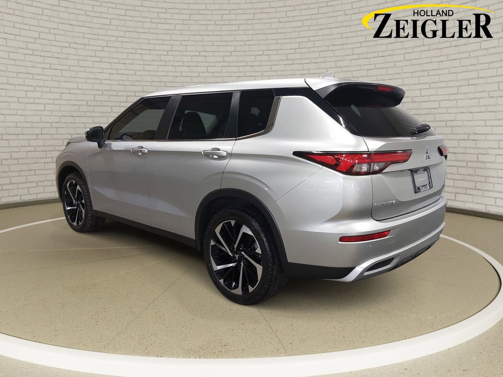 Used 2024 Mitsubishi Outlander SE image 7