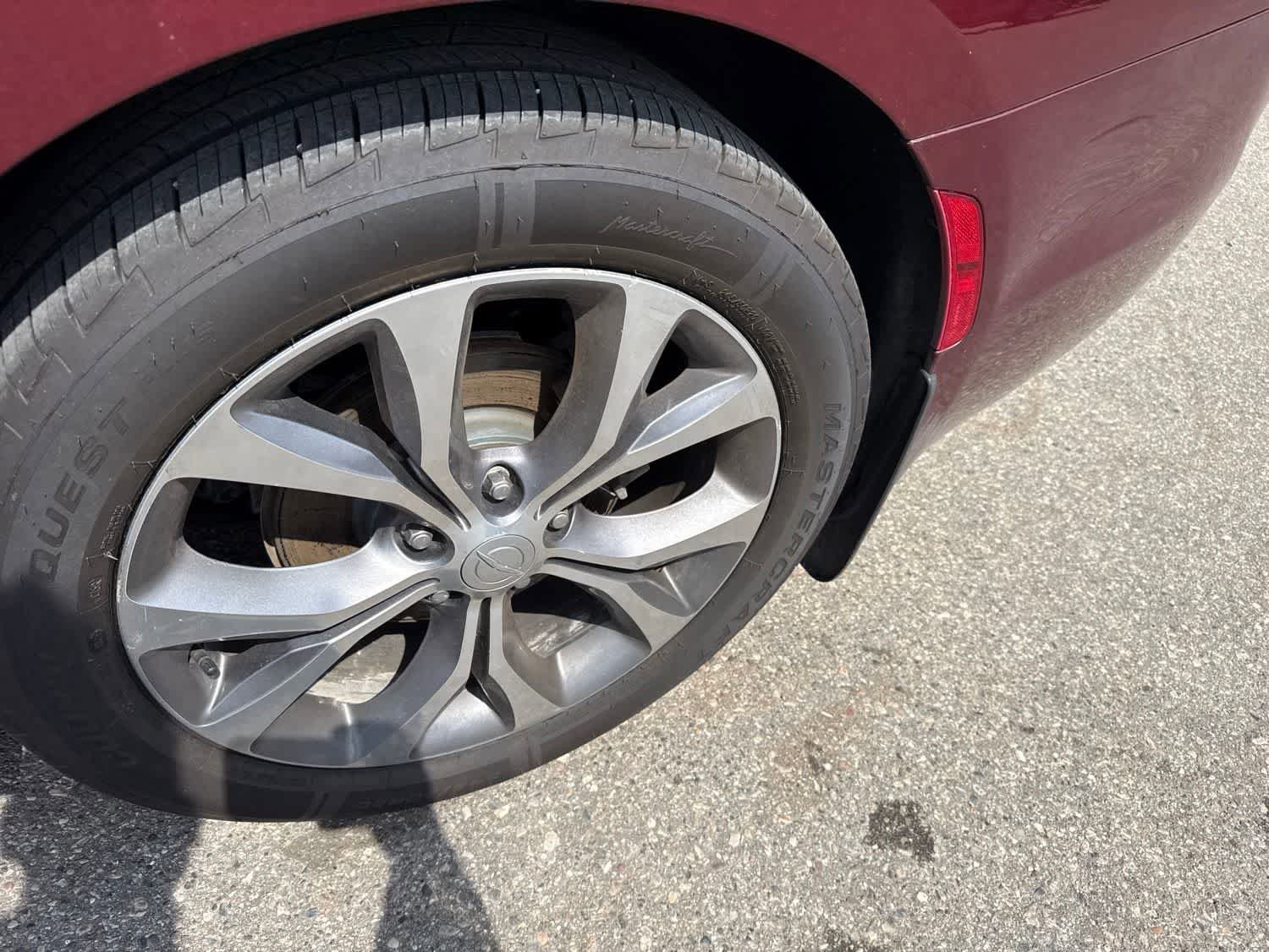 Used 2018 Chrysler Pacifica Limited w/ Tire & Wheel Group FWD image 9
