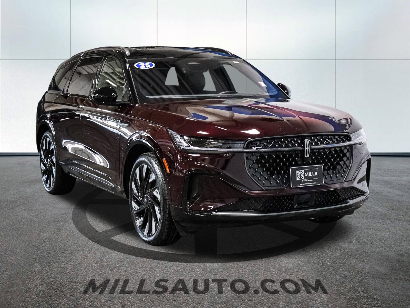 Used 2025 Lincoln Nautilus Reserve w/ Jet Appearance Package image 11