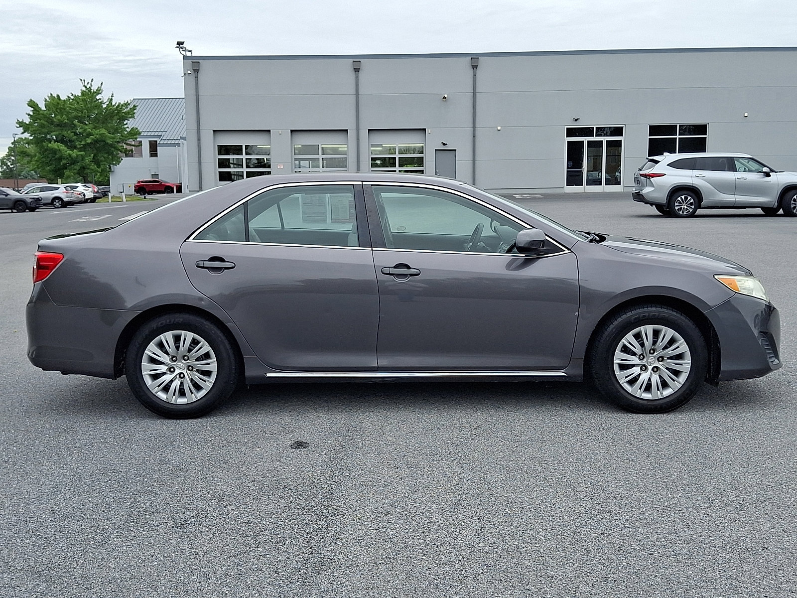 Used 2014 Toyota Camry LE FWD image 8