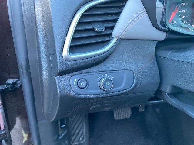 Used 2020 Chevrolet Trax LT w/ LT Convenience Package image 16