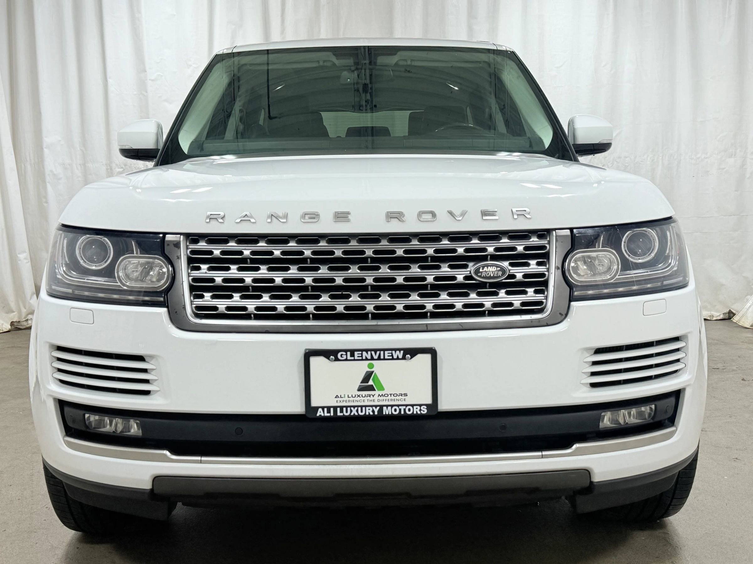 Used 2014 Land Rover Range Rover Supercharged image 2
