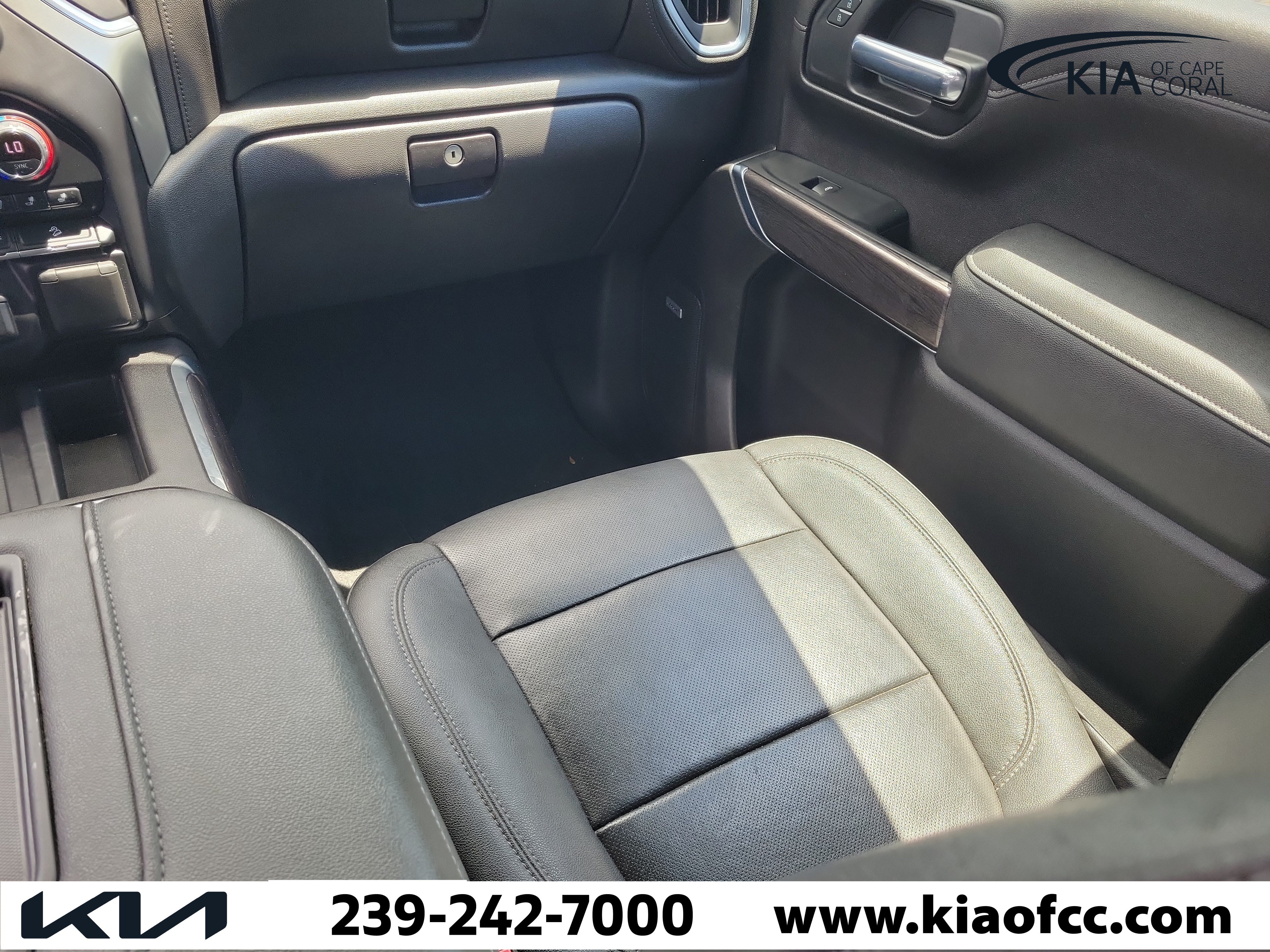 Used 2022 Chevrolet Silverado 1500 LTZ w/ LTZ Premium Package AWD/4WD image 17