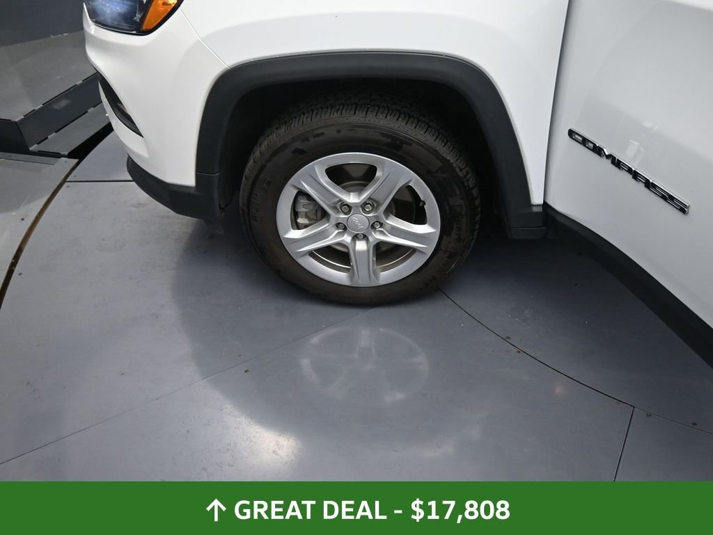 Used 2023 Jeep Compass Latitude image 15
