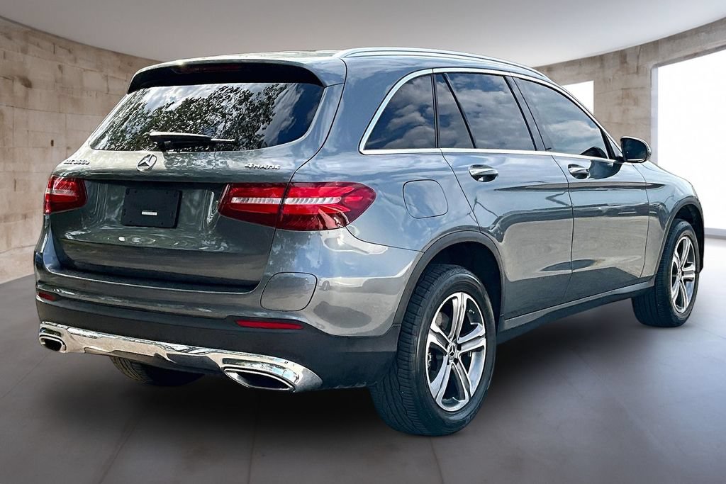 Used 2019 Mercedes-Benz GLC 350e 4MATIC w/ Premium Package image 2