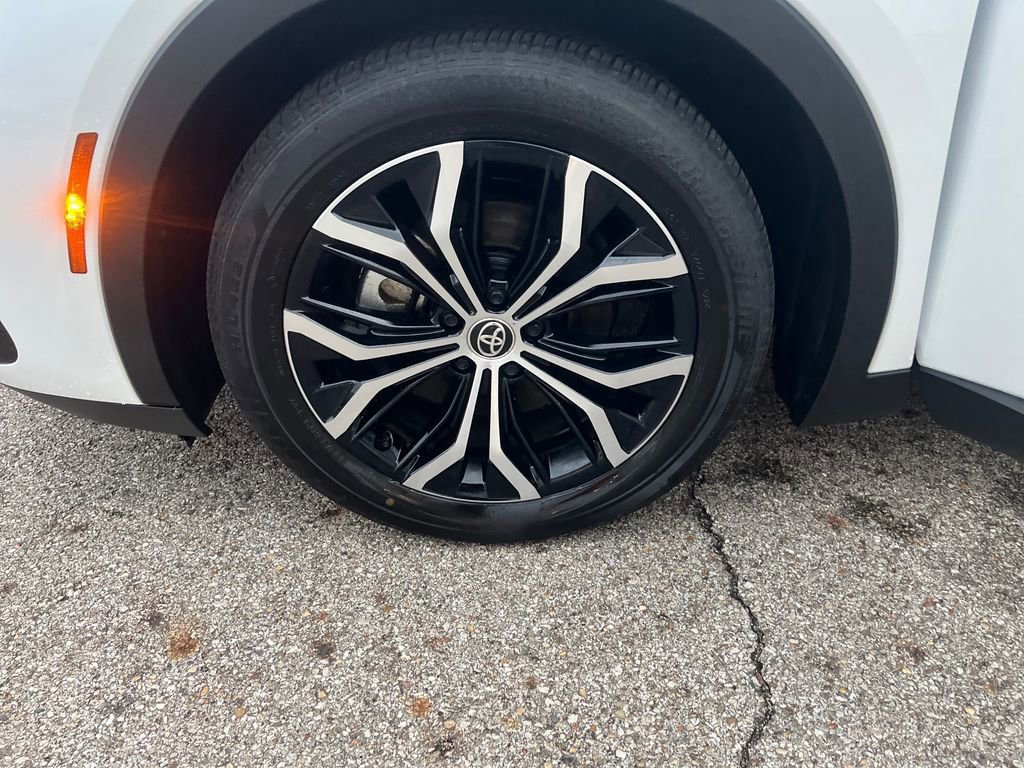 Certified 2025 Toyota Crown Limited image 27