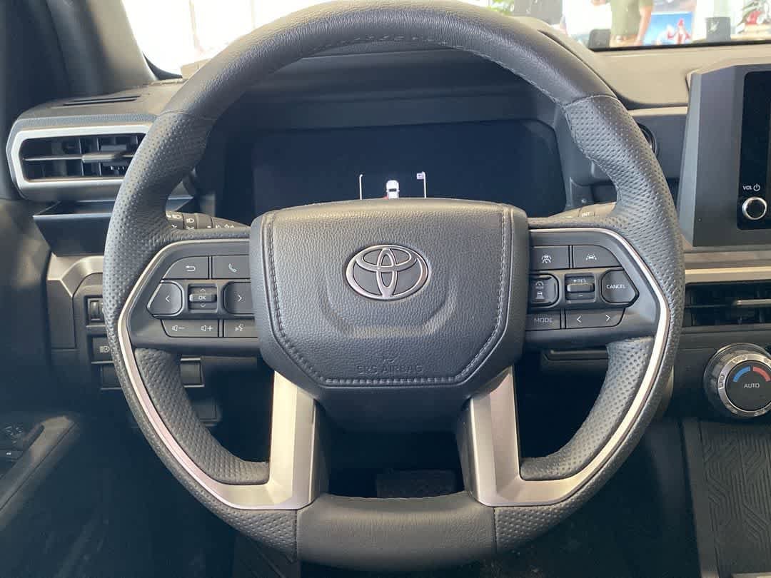 Certified 2025 Toyota Tacoma TRD Off-Road AWD/4WD image 16