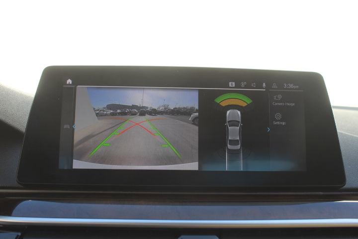 Used 2020 BMW 530e xDrive w/ Premium Package image 23