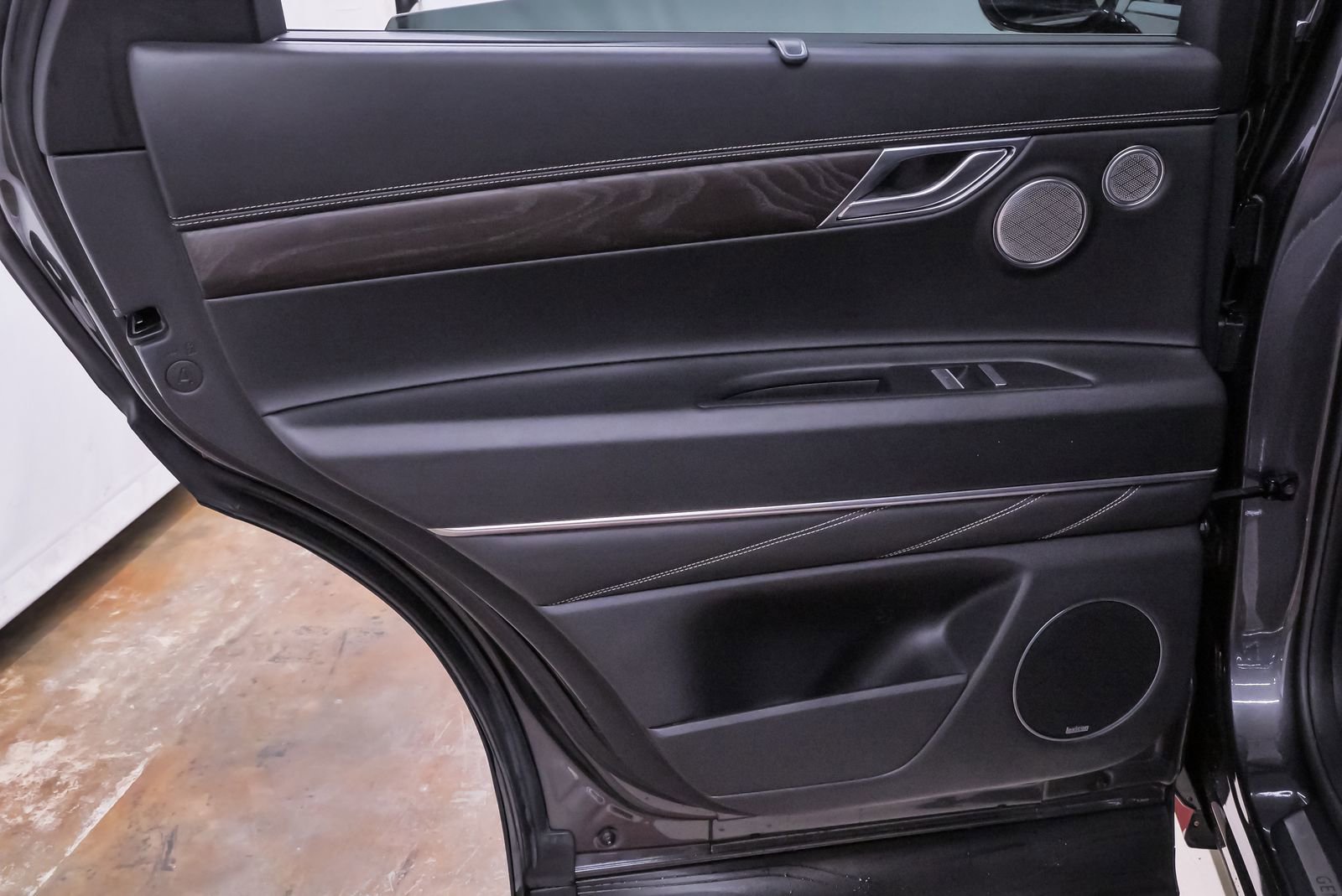 Used 2021 Genesis GV80 3.5T Advanced + image 34