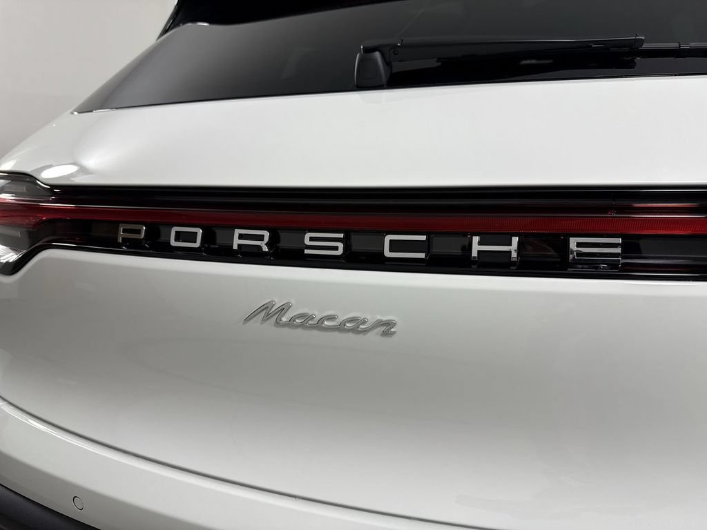 New 2026 Porsche Macan AWD/4WD image 18
