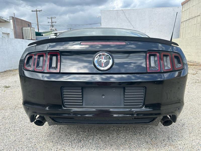 Used 2013 Ford Mustang Premium RWD image 4