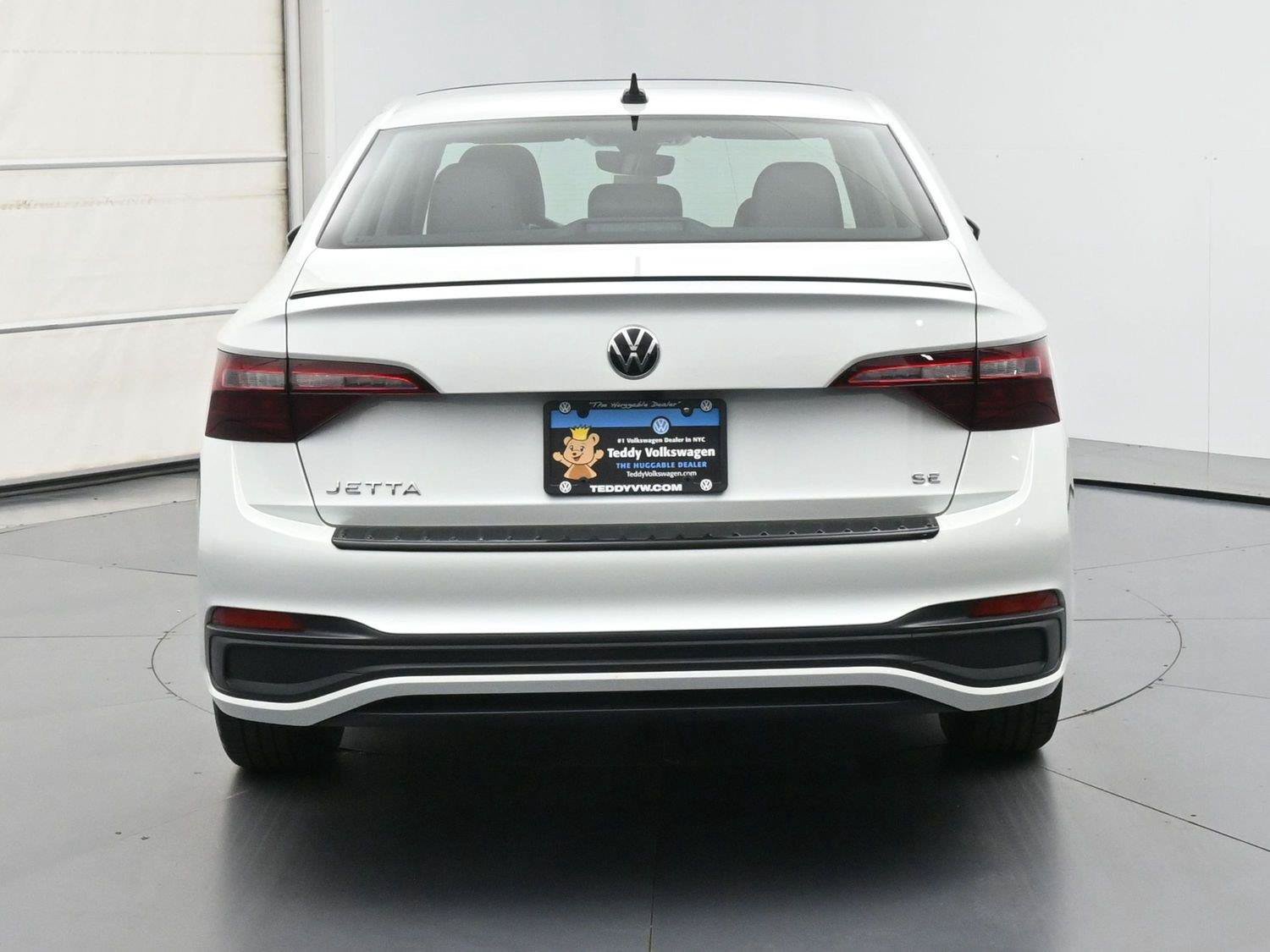 Used 2023 Volkswagen Jetta SE w/ Panoramic Sunroof Package FWD image 24