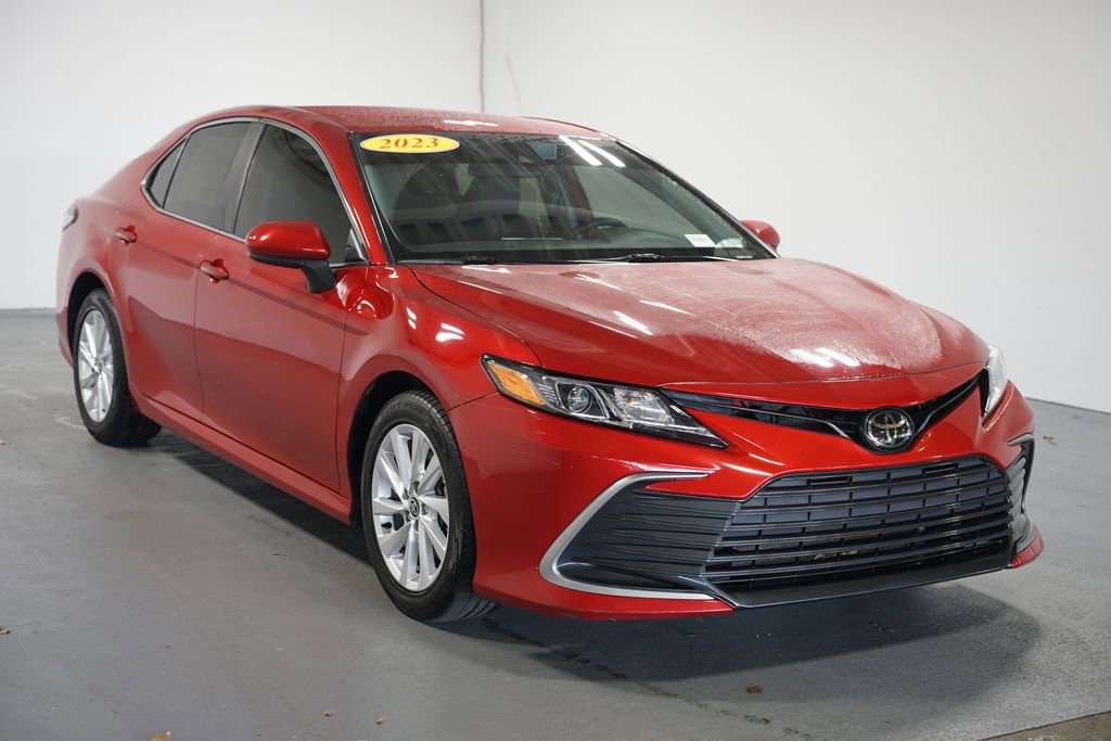 Used 2023 Toyota Camry LE image 3