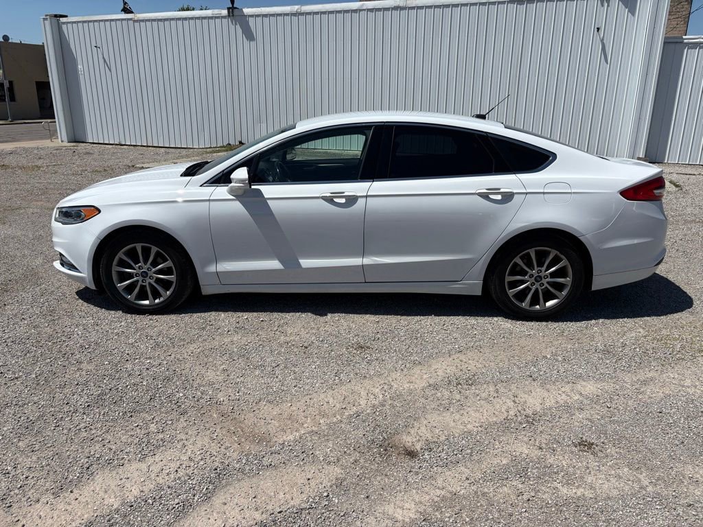 Used 2017 Ford Fusion SE w/ Fusion SE Technology Package FWD image 6