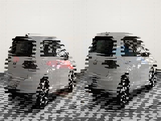 Used 2015 Volkswagen Golf 4-Door image 4