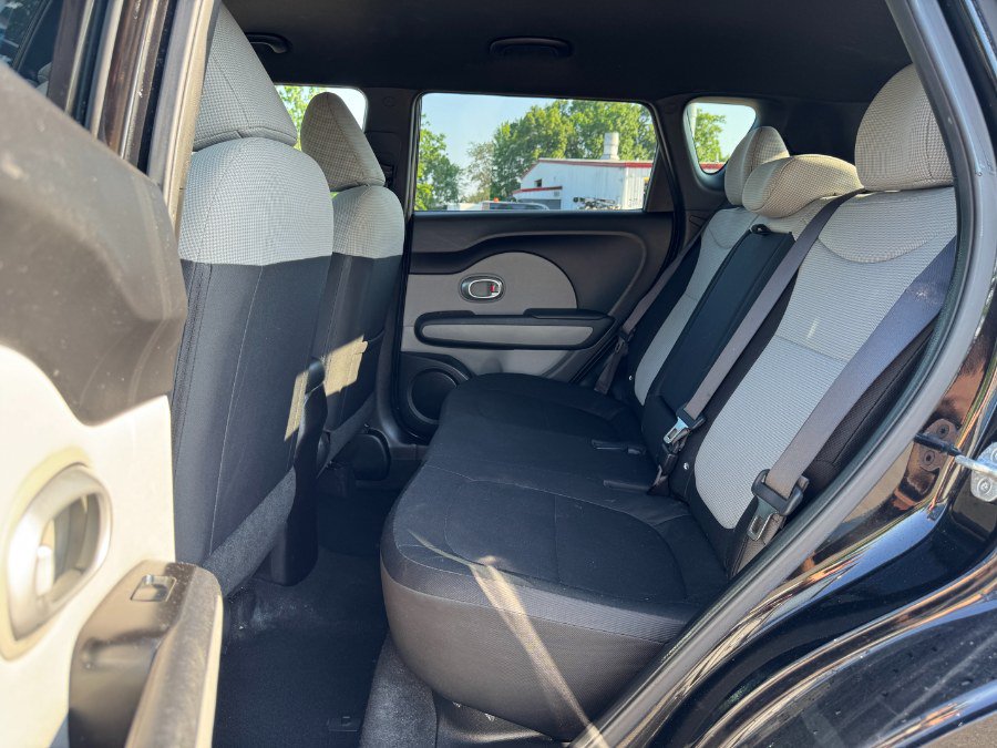 Used 2014 Kia Soul FWD image 16