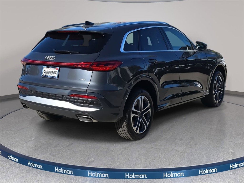 Certified 2025 Audi Q5 2.0T Premium w/ Convenience Package image 3