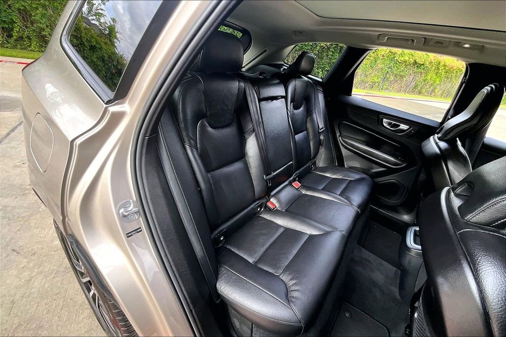 Used 2025 Volvo XC60 B5 Plus AWD/4WD image 35
