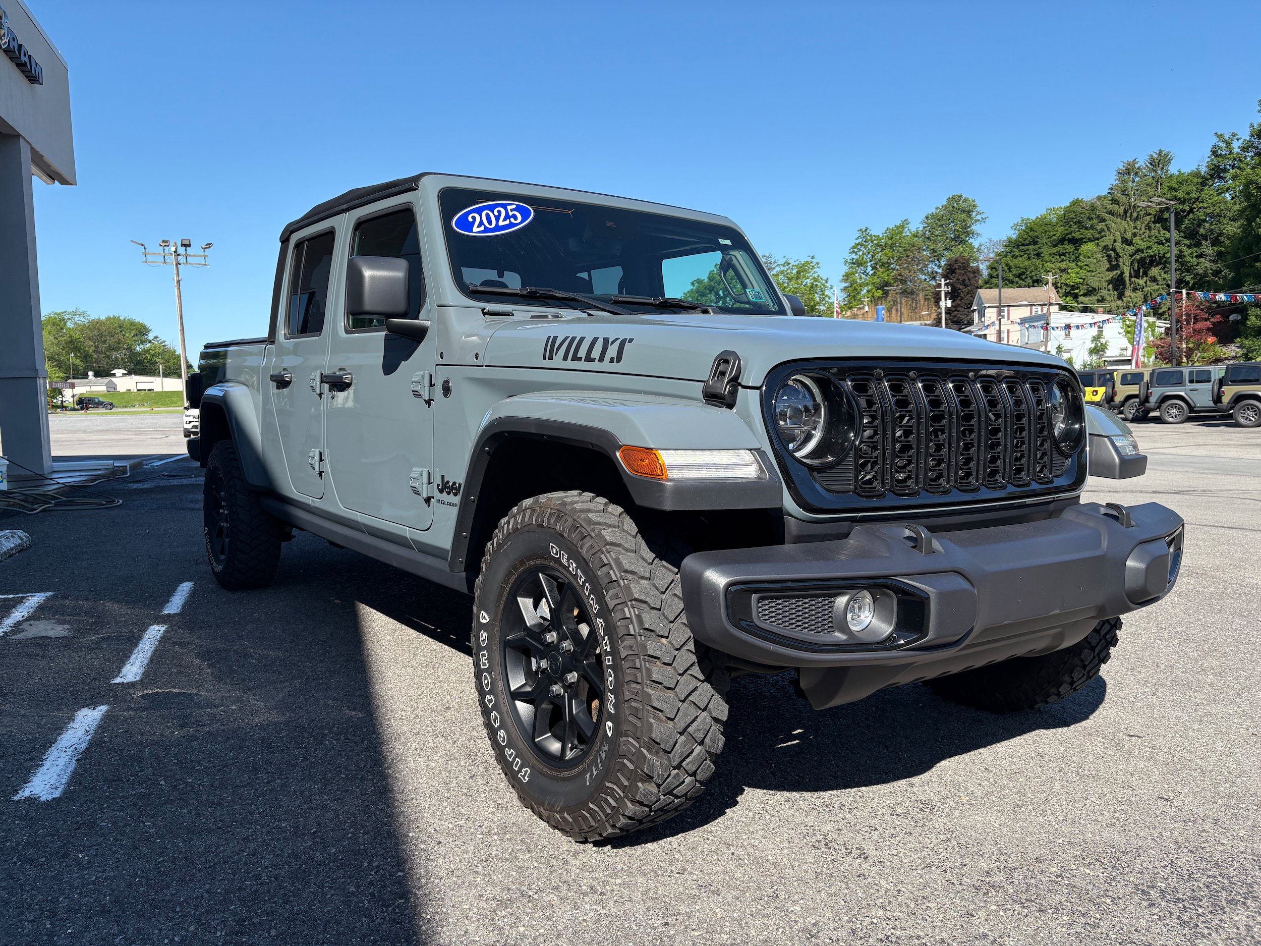 Certified 2025 Jeep Gladiator Sport AWD/4WD image 5