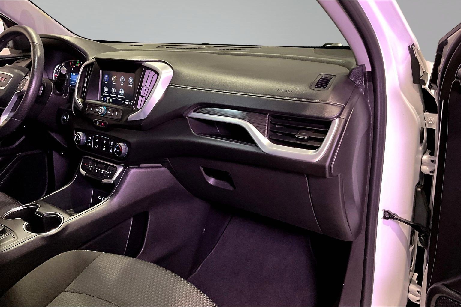 Used 2024 GMC Terrain SLE image 25