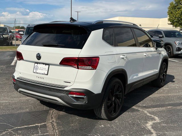 Certified 2024 Volkswagen Taos SE w/ Panoramic Sunroof Package AWD/4WD image 3