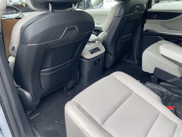 New 2026 Lincoln Navigator L Premier AWD/4WD image 19