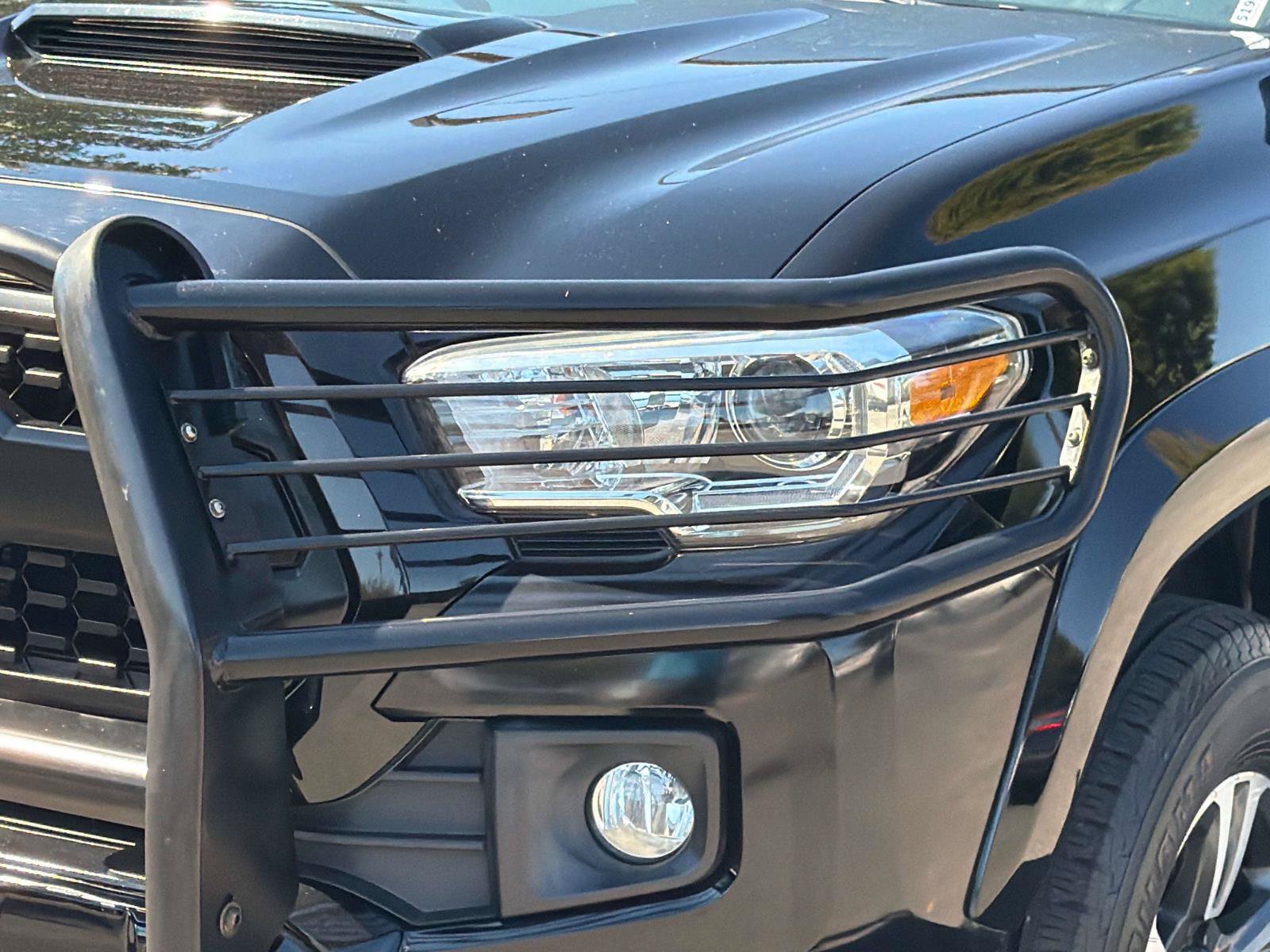 Used 2017 Toyota Tacoma TRD Sport w/ Tow Package (A/T) AWD/4WD image 11