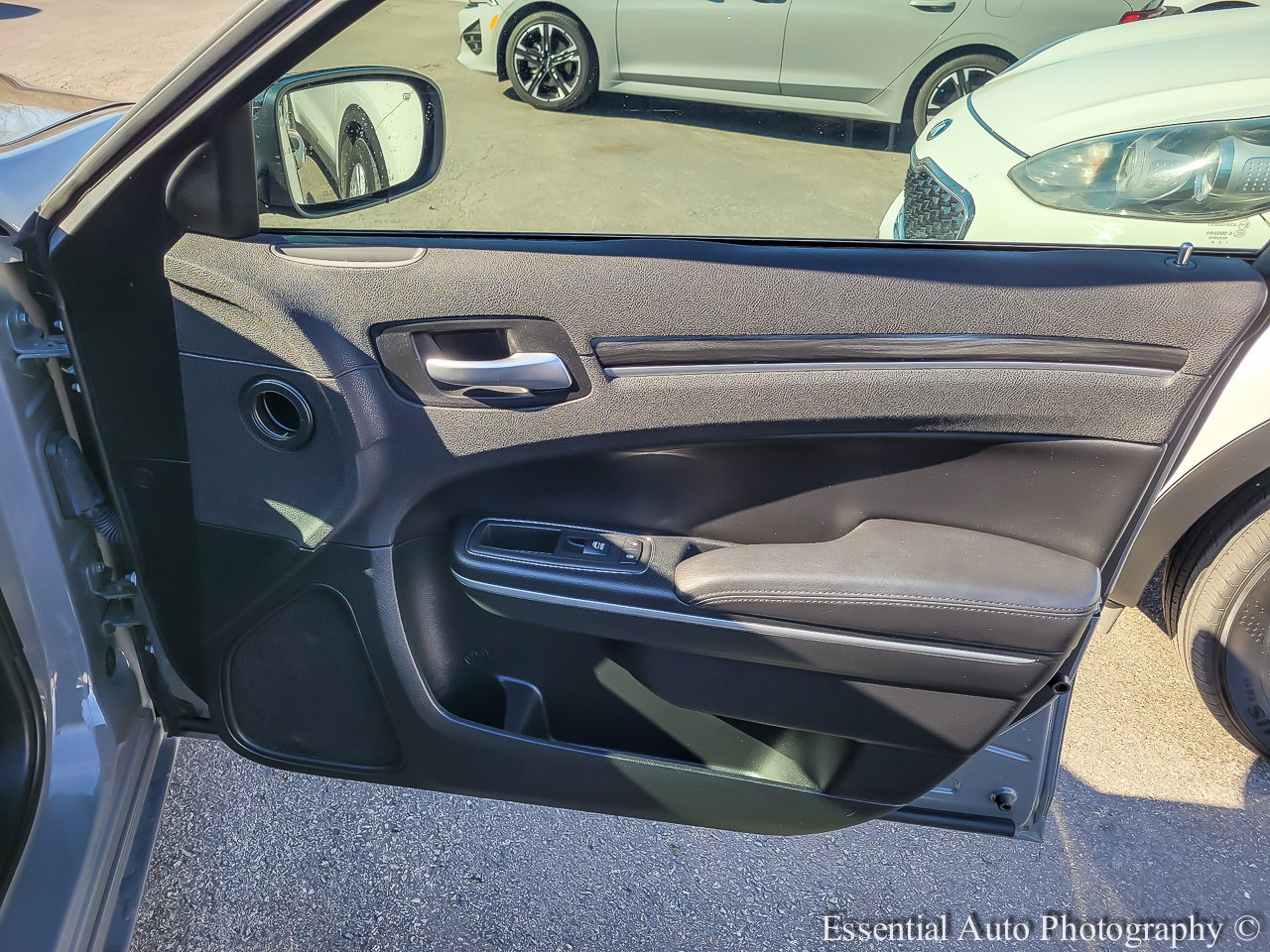 Used 2019 Chrysler 300 Touring w/ Sport Appearance Package image 29