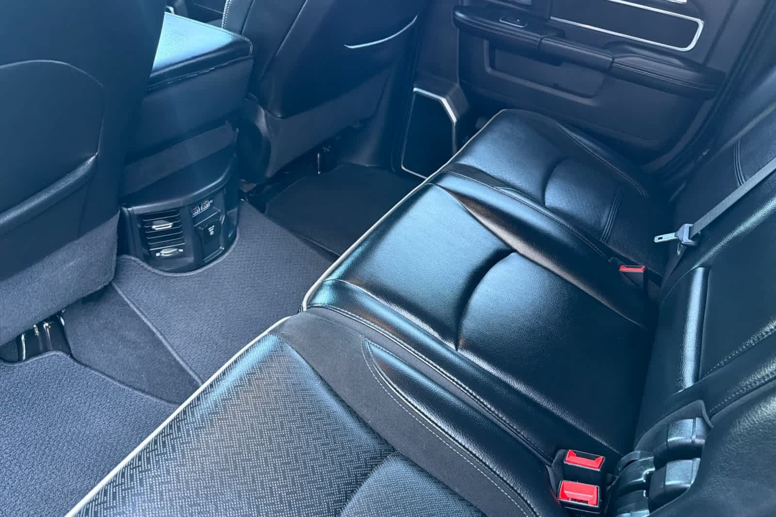 Used 2022 RAM 2500 Laramie w/ Night Edition AWD/4WD image 4