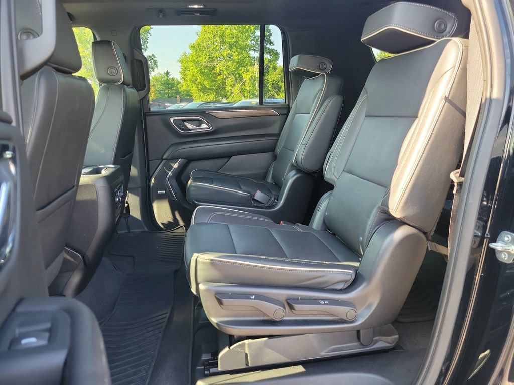 Used 2023 Chevrolet Suburban Premier AWD/4WD image 17