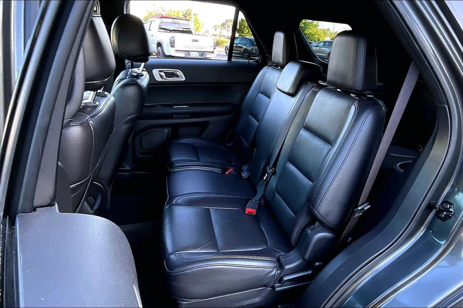 Used 2015 Ford Explorer XLT w/ Equipment Group 202B FWD image 20